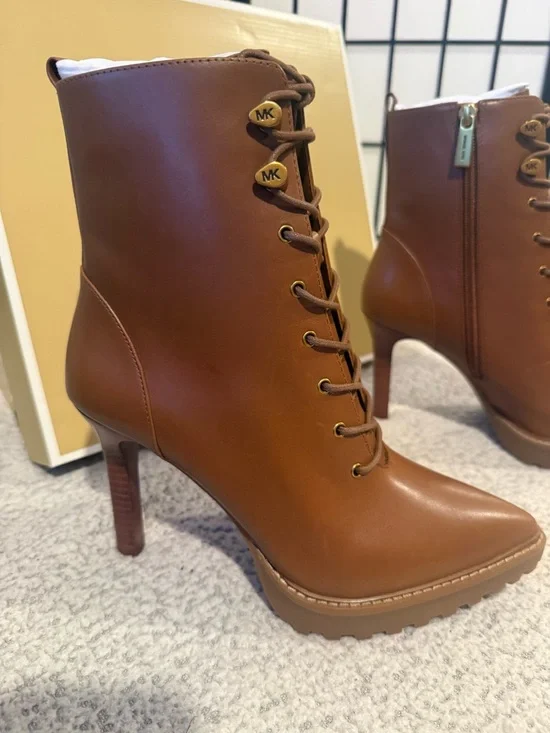 Michael Kors Lace-Up Heeled Ankle Boots Brown Leather Lug Sole Combat Size 7 - Picture 3 of 4